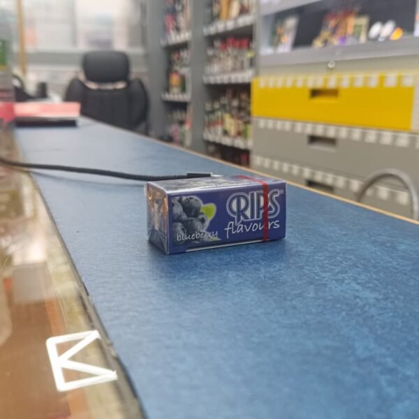 Rips rolls blueberry flavored rolling papers